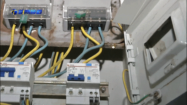 為什么配電箱里不能放雜物<strong></p>
<p>配電箱</strong>？:配電箱